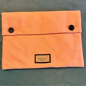 Gucci Beauty soft Pink Floral Cosmetic Pouch New wo Tags Button Closure